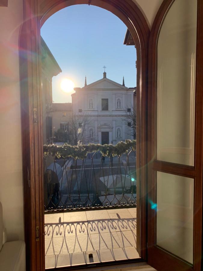 Palazzo Teatro Vecchio-Holiday Suites ซาโล ภายนอก รูปภาพ