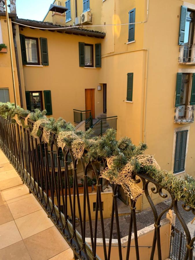 Palazzo Teatro Vecchio-Holiday Suites ซาโล ภายนอก รูปภาพ