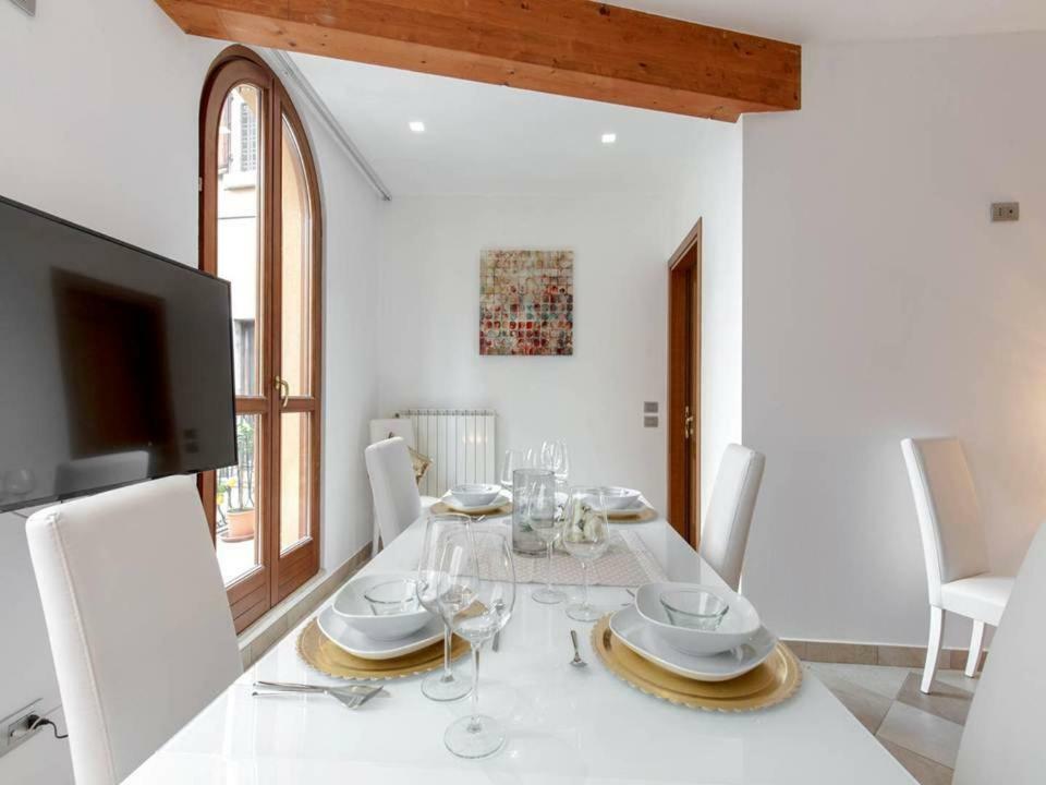 Palazzo Teatro Vecchio-Holiday Suites ซาโล ภายนอก รูปภาพ