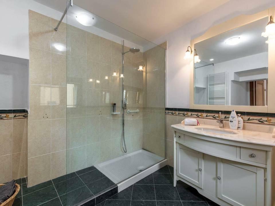 Palazzo Teatro Vecchio-Holiday Suites ซาโล ภายนอก รูปภาพ