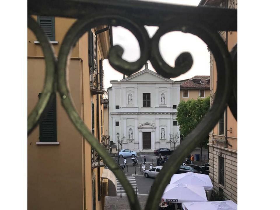 Palazzo Teatro Vecchio-Holiday Suites ซาโล ภายนอก รูปภาพ